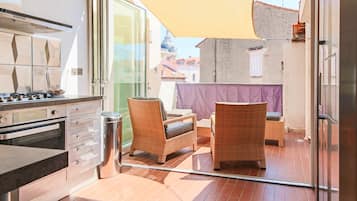 KĂŒhlschrank, Mikrowelle, Ofen, Herdplatte