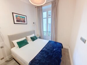 2 室のベッドルーム、セーフティボックス (室内)、アイロン / アイロン台、WiFi