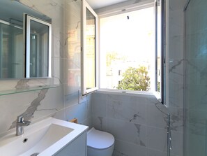 Shower, free toiletries, hair dryer, towels
