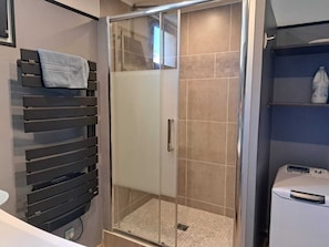 Shower, free toiletries, hair dryer, towels