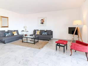 TV - Beautiful flat with Sea View Terrace, Pool, Parking portative AC- BENAKEY (Antibes)