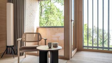 Waldzimmer mit Ausblick | Egyptian cotton sheets, premium bedding, down duvets, memory-foam beds