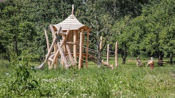 Children’s play area – outdoor
