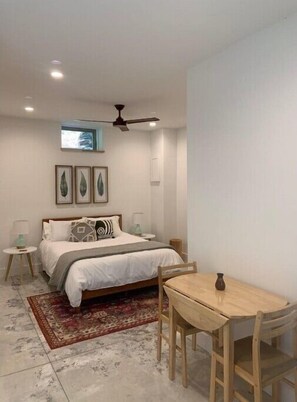 1 bedroom, in-room safe, iron/ironing board, free WiFi