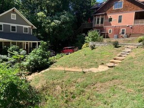 Property grounds - Lovely, serene studio apartment close to downtown and Biltmore Village.  (Asheville)