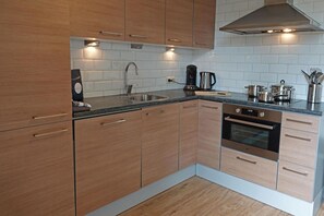 Dishwasher, coffee/tea maker, toaster, dining tables - Apartment with garden for 5 persons, Holiday home, Egmond, Alkmaar, Beach (Egmond-Binnen)