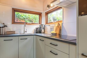 Dining tables - Dune house directly against the dunes for 4 persons (Egmond-Binnen)