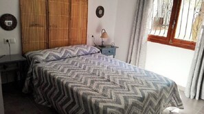 5 slaapkamers, een strijkplank/strijkijzer, gratis wifi, beddengoed