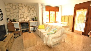 Living area - SAONA VILLAS (CP DOLORES) : villa 10 personnes, piscine privée, climatisation (Tres Calas)