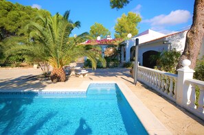 Outdoor pool - SAONA VILLAS (CP DOLORES) : villa 10 personnes, piscine privée, climatisation (Tres Calas)