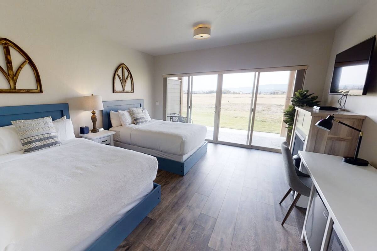 Deluxe Studio Suite, 2 Queen Beds, Golf View | Desk, free WiFi