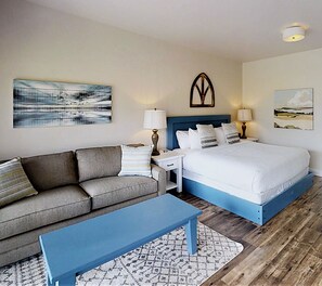 King Bed Suite | Desk, free WiFi