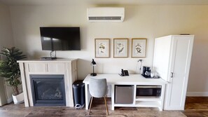 Deluxe Studio Suite, 2 Queen Beds, Golf View | Interior