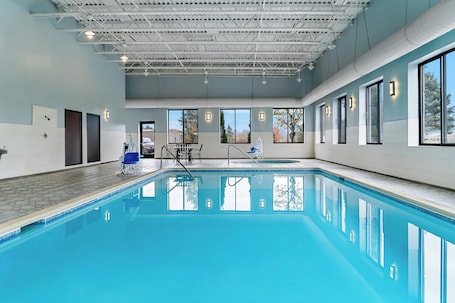 Indoor pool. Red Roof Inn Flint