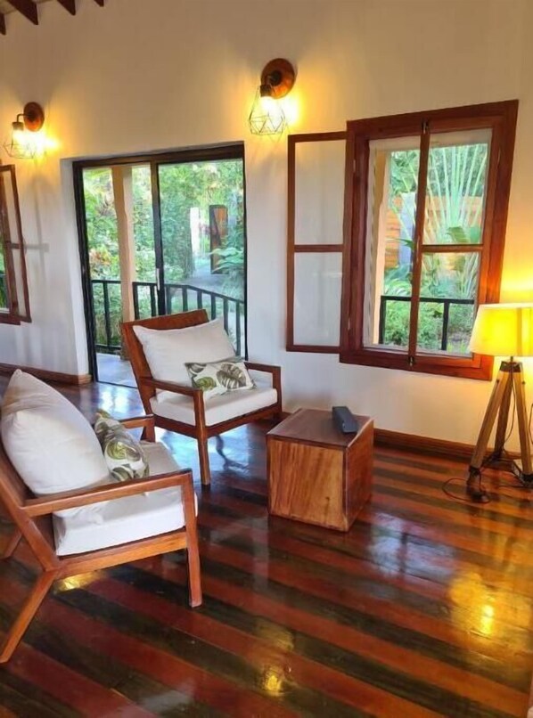 Interior - Three Peaks Mountain Lodge
ROMANCE, RELAXATION & REJUVENATION awaits you! (Pont casse)