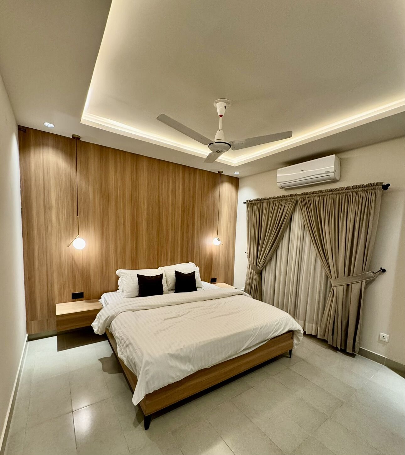 2 bedrooms, desk, iron/ironing board, WiFi