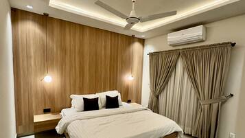 2 bedrooms, desk, iron/ironing board, WiFi
