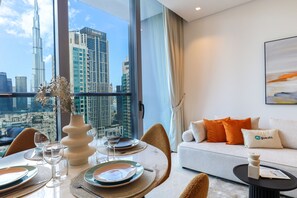 Deluxe Apartment | Dining room