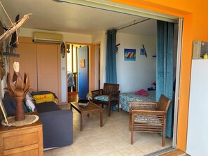1 chambre, fer et planche à repasser, accès au Wi-Fi (inclus)