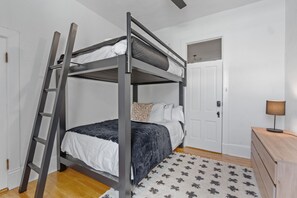 1 bedroom, free WiFi, bed sheets - Lawless Rico: Blackhawk Room (Rico)