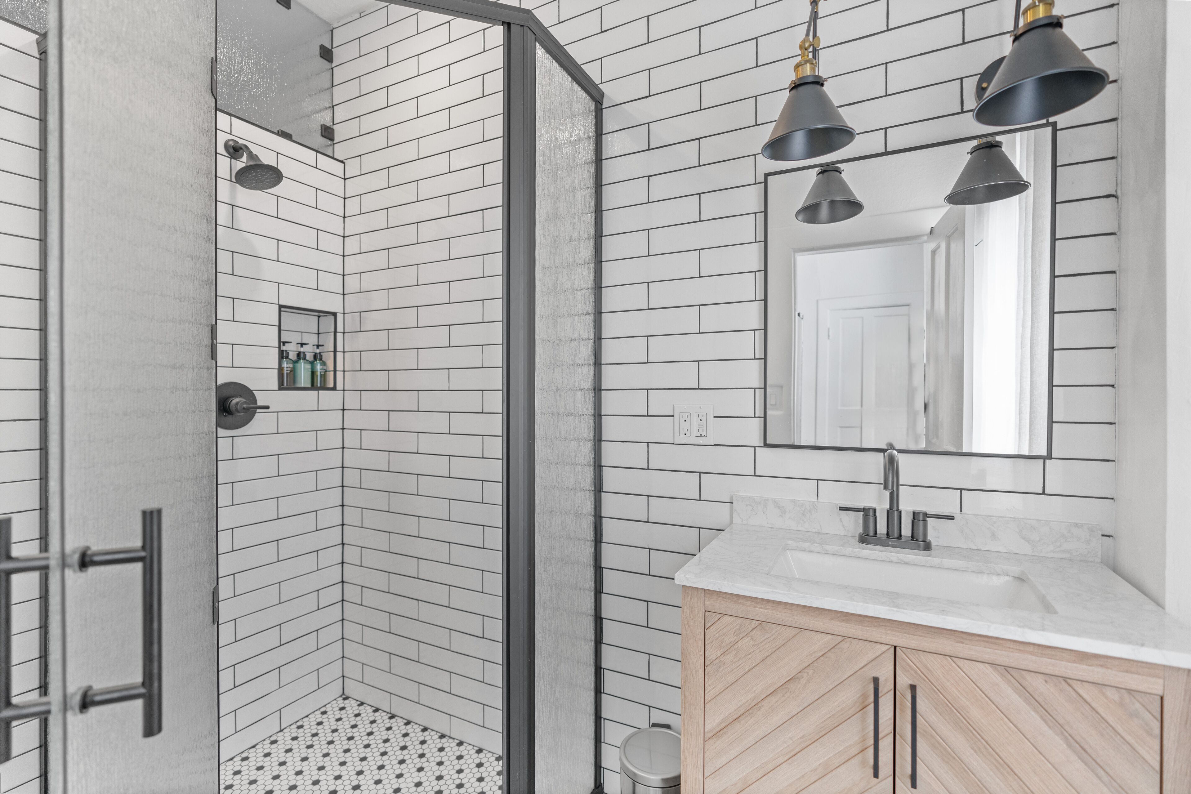 Artículos de tocador ecológicos, secador de pelo, toallas, jabón