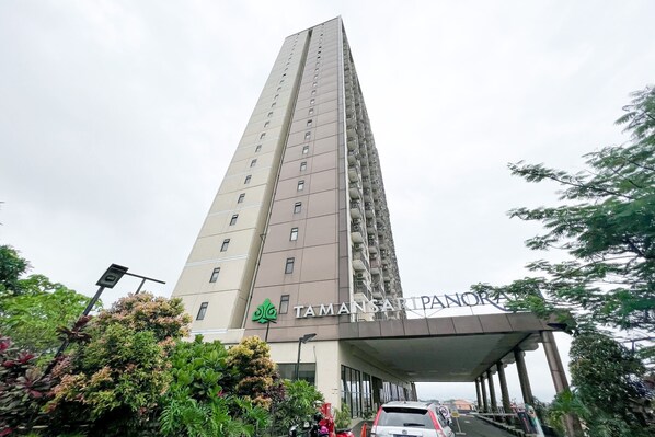 Exterior - OYO 93586 Apartemen Tamansari Panoramic By Narel Ii (Bandung)