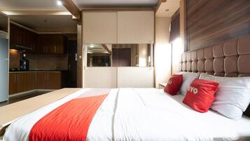 Doppia Deluxe | Una scrivania, Wi-Fi gratuito, lenzuola