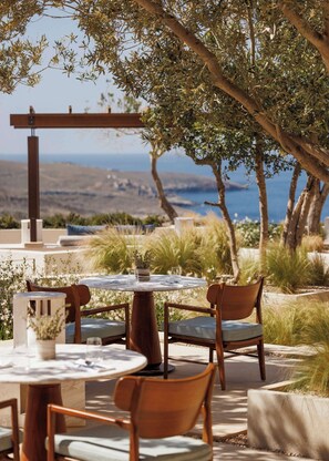 Café da manhã com buffet grátis todos os dias