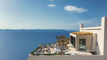 5 bares/lounges, bar ao lado da piscina