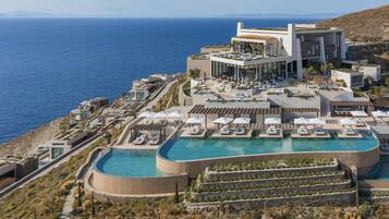 Kolam renang tertutup, 3 kolam renang terbuka, payung kolam