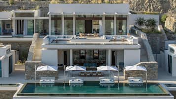 Grand Villa, 3 Bedrooms (Seafront) | Living area