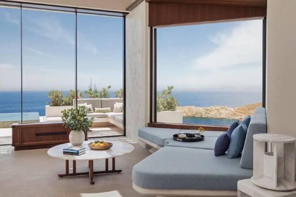 Living area | 55-inch Smart TV with satellite channels, fireplace