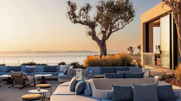 5 Bars/Lounges, Poolbar