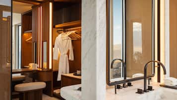 Separate bathtub and shower, deep-soaking bathtub, free toiletries