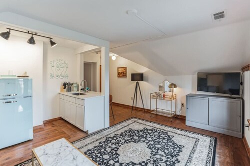 Thornton Studio w/ Kitchenette
