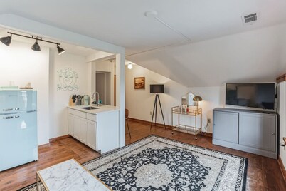 Thornton Studio w/ Kitchenette