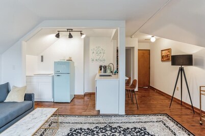 Thornton Studio w/ Kitchenette