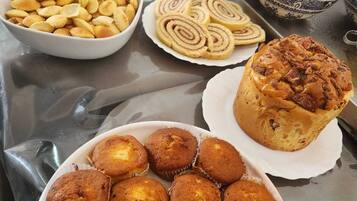 Free daily cooked-to-order breakfast