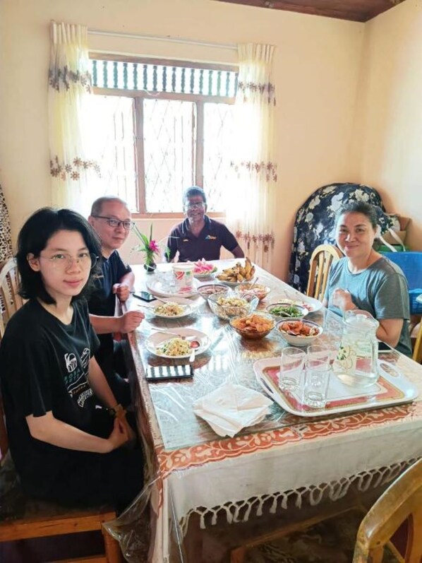 Dining - Sunil's Homestay Sinharaja - Large Double Room (Weddagala)