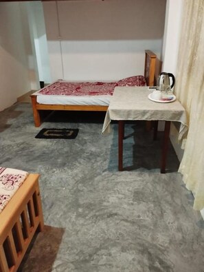 1 bedroom, WiFi, bed sheets - Sunil's Homestay Sinharaja - Large Double Room (Weddagala)