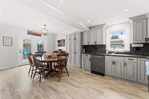 雪櫃、微波爐、焗爐、爐具