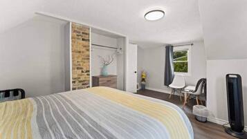 3 bedrooms, iron/ironing board, travel crib, free WiFi