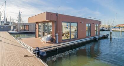 Houseboat: "Splendid" at Marina Monnickendam tender included