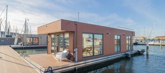 Houseboat: "Splendid" at Marina Monnickendam tender included