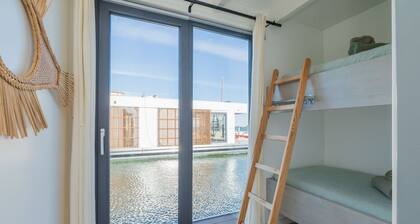 Fantastic Houseboat `Splendid` with Tender Kaag