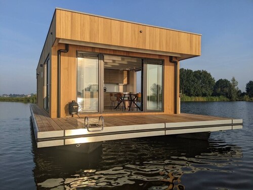 Houseboat `Surla AquaZen` Kaag with free dinghy