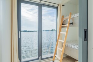 3 bedrooms, free WiFi, bed sheets - Houseboat: "Aqua Zen" at Kagerplassen tender/dinghy included (Warmond)