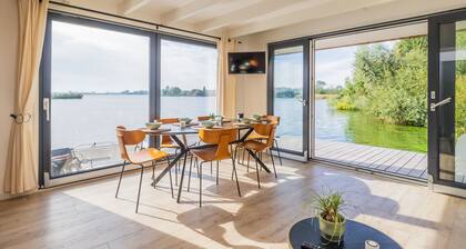 Houseboat: "Aqua Zen" at Kagerplassen tender/dinghy included