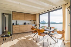 Dining - Houseboat: "Aqua Zen" at Kagerplassen tender/dinghy included (Buitenkaag)