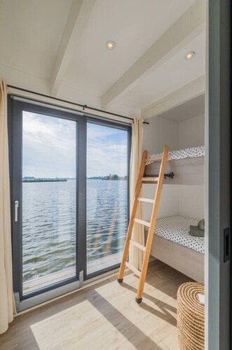 Houseboat `Surla AquaZen` Kaag with free dinghy